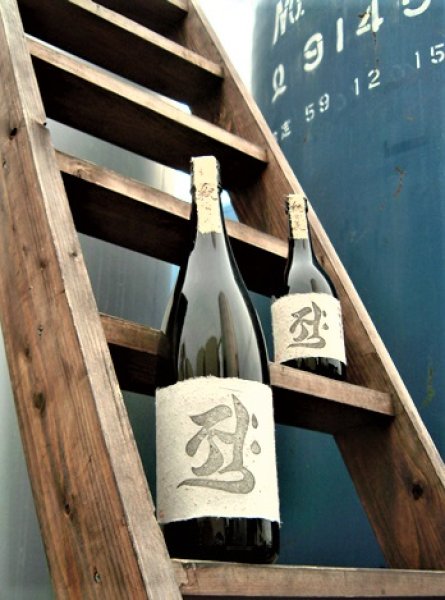 画像2: 麦焼酎 釈云麦(じゃくうんばく) 1800ml (2)