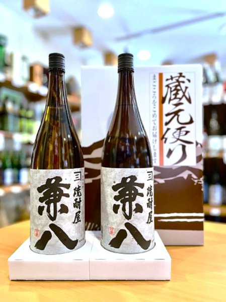 画像1: 麦焼酎  兼八 25度  1800ml×２本セット  ※ギフト対応不可 (1)
